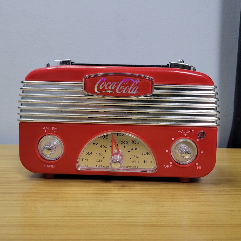 Coca-Cola Retro Vintage Style AM/FM Mini Radio Battery Operated Red/Chrome Works